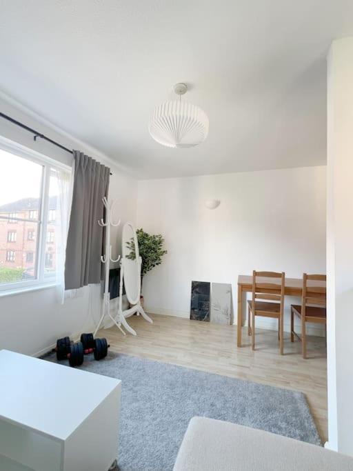 Colliers Wood 1 Bed South London Short Stay มิทแชม ภายนอก รูปภาพ